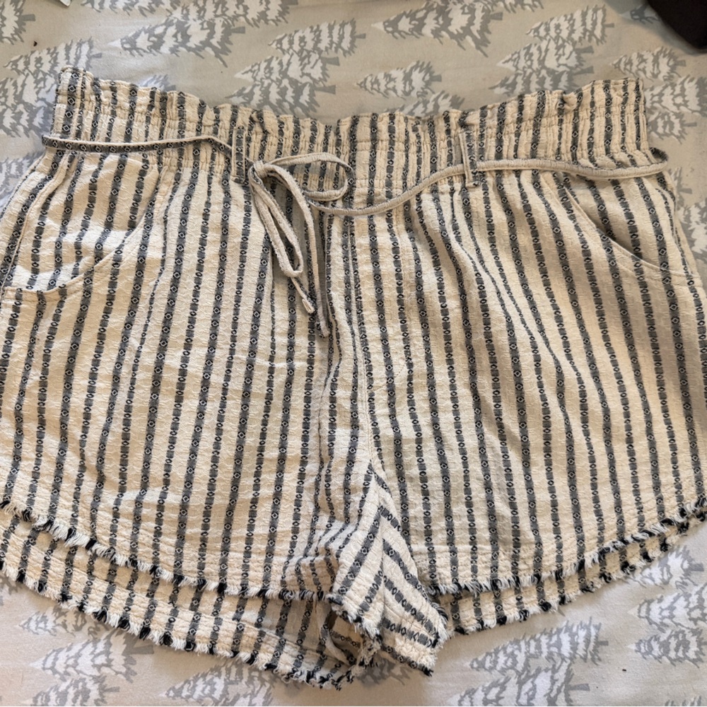 American eagle women’s shorts